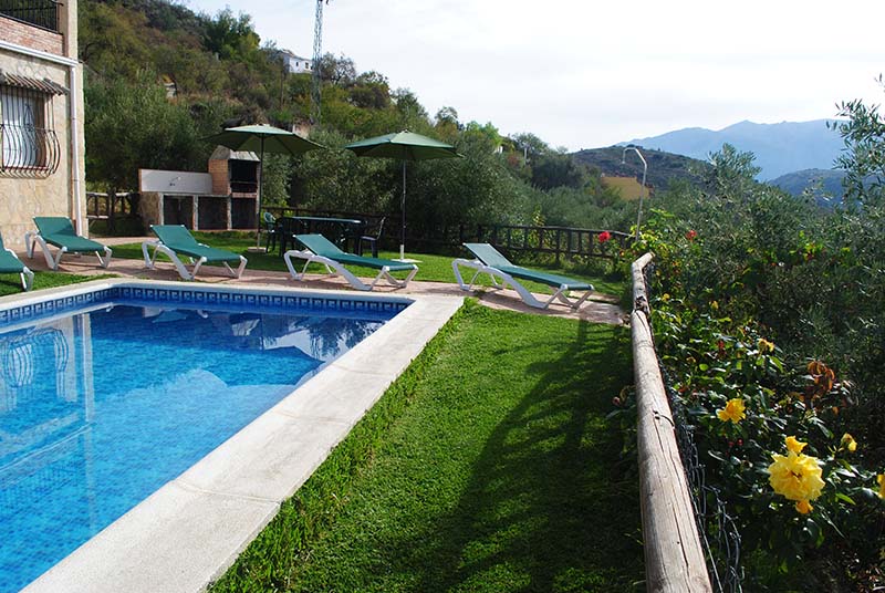 Piscina y Jardín